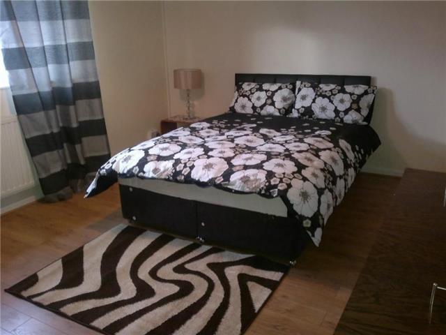  Image of 2 Bedroom Flat  To Rent at 111 adamson road e16, 3qb